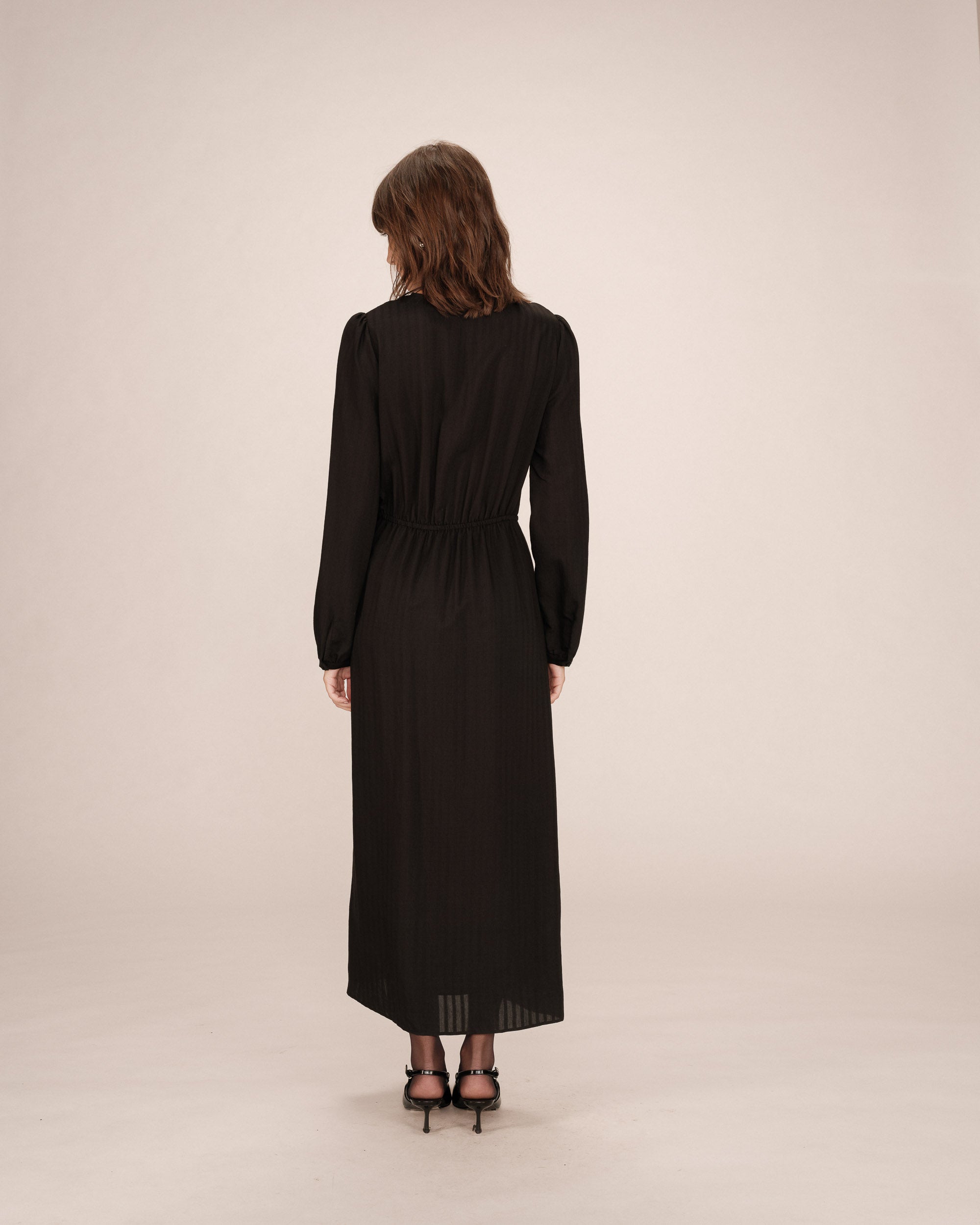 Robe longue decollete v noir Shirley