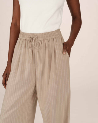 Pantalon a rayures greige Stay