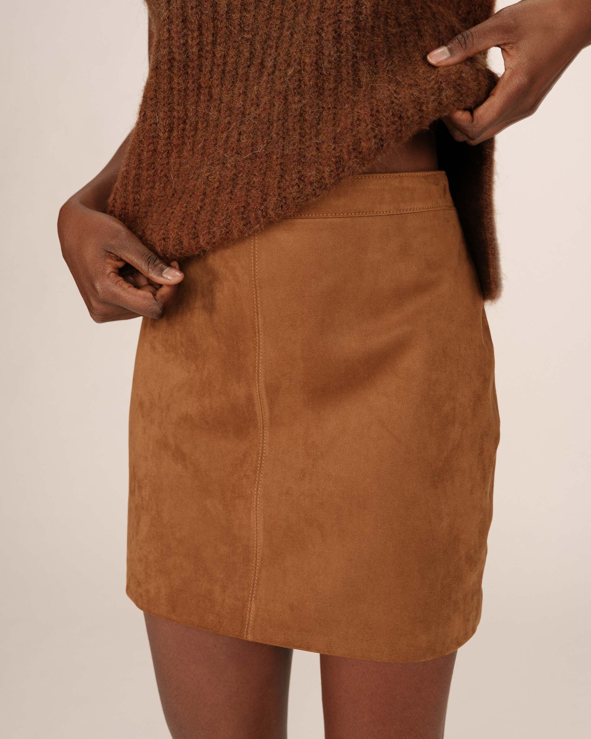 Short suede skirt camel Surprenante