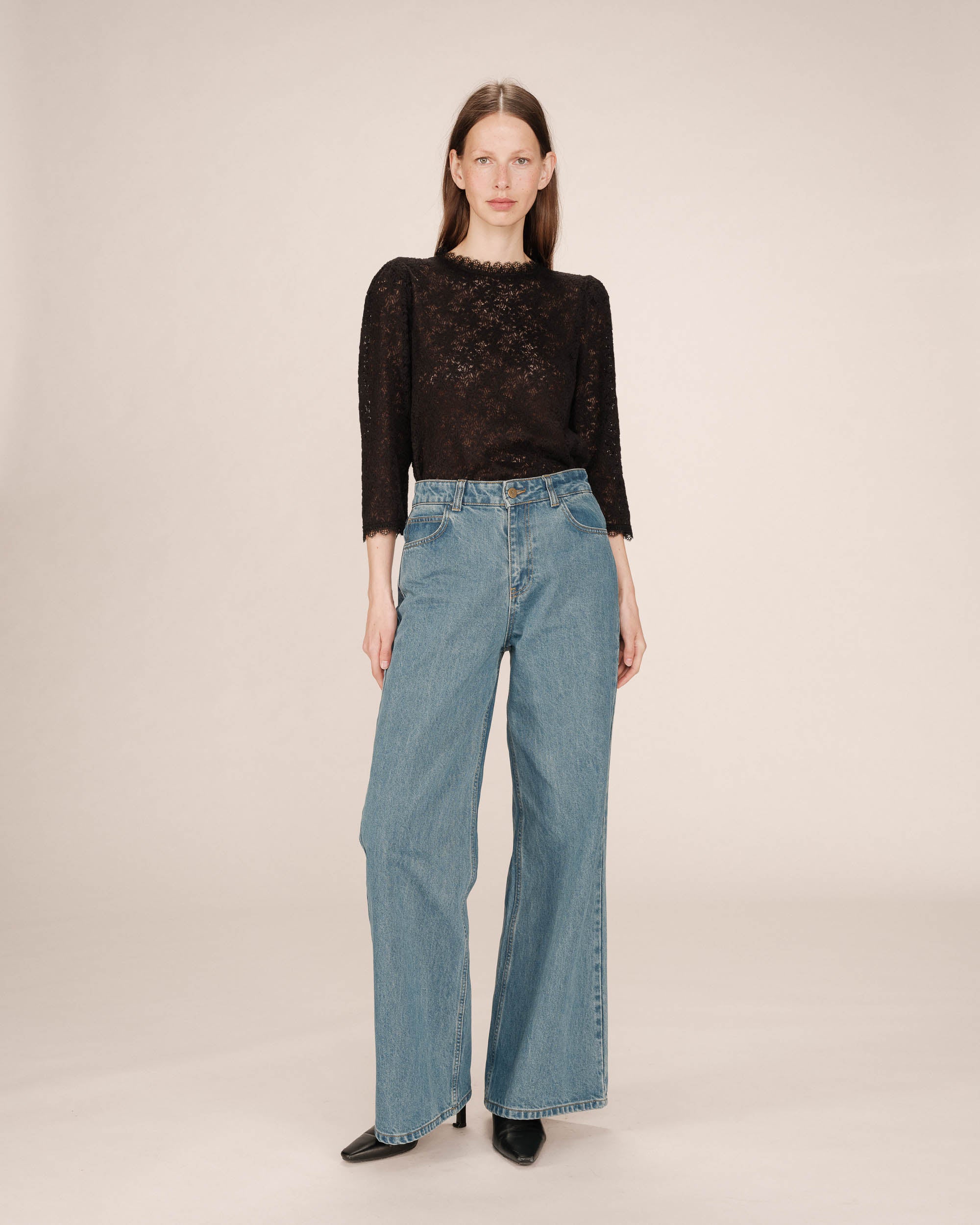 Blouse dentelle col montant noir Stella