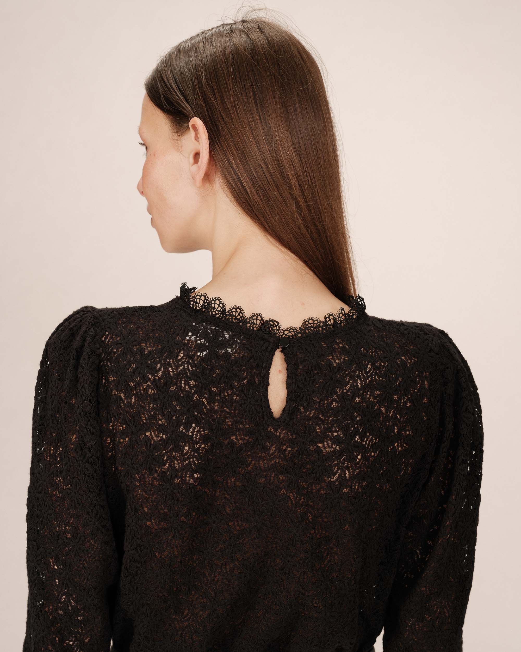 Blouse dentelle col montant noir Stella