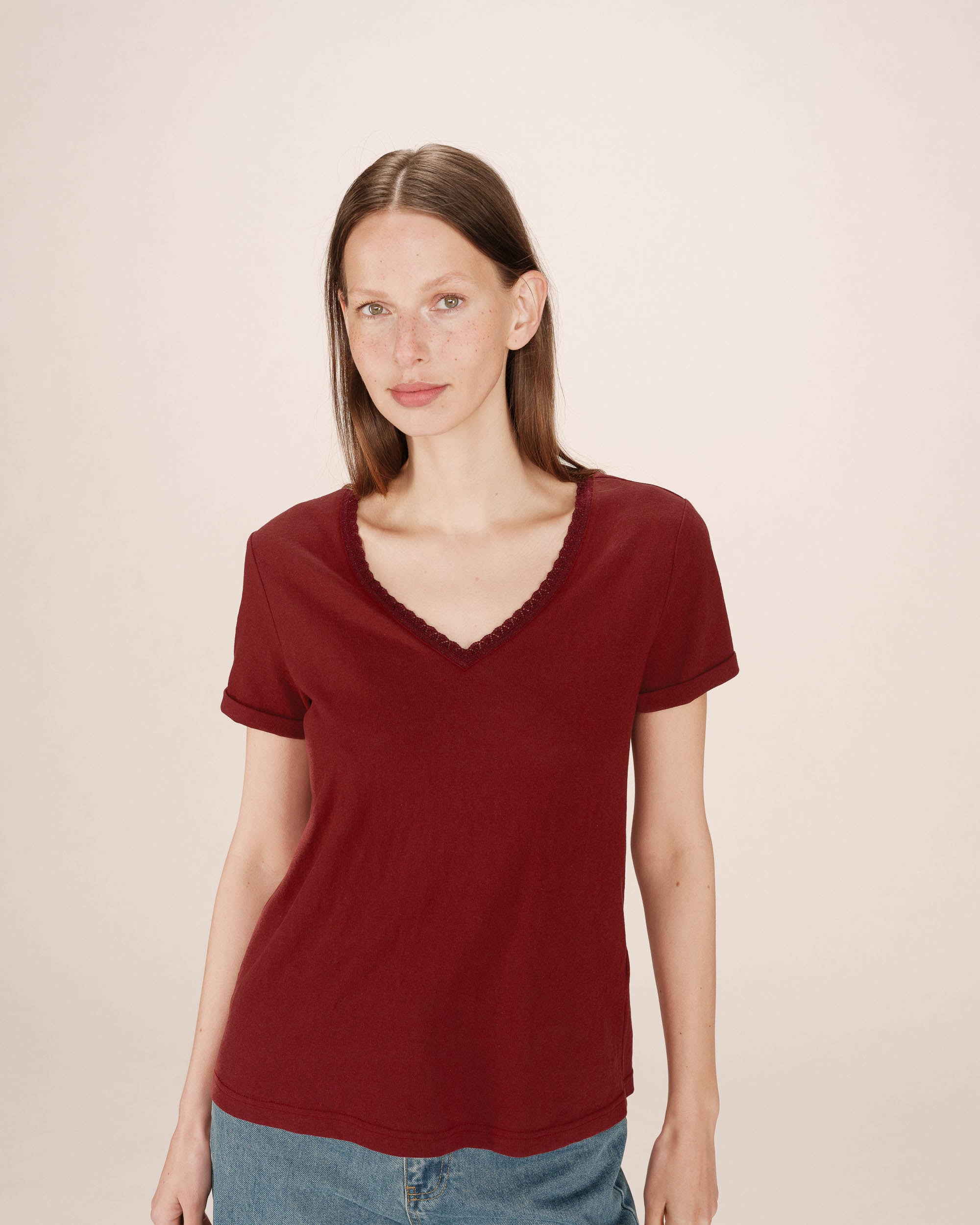 T-shirt col v en dentelle bordeaux Space