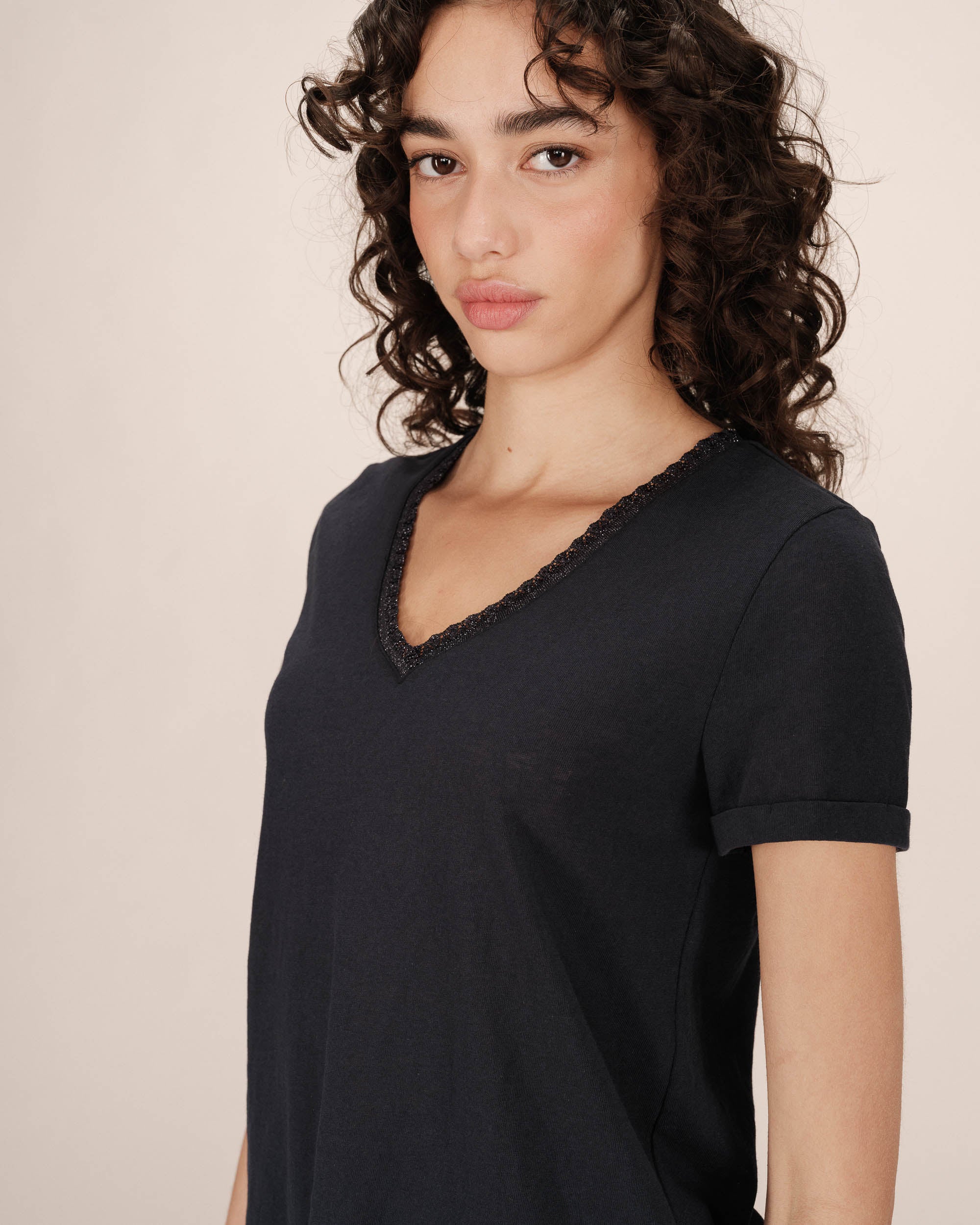 T-shirt col v en dentelle marine Space