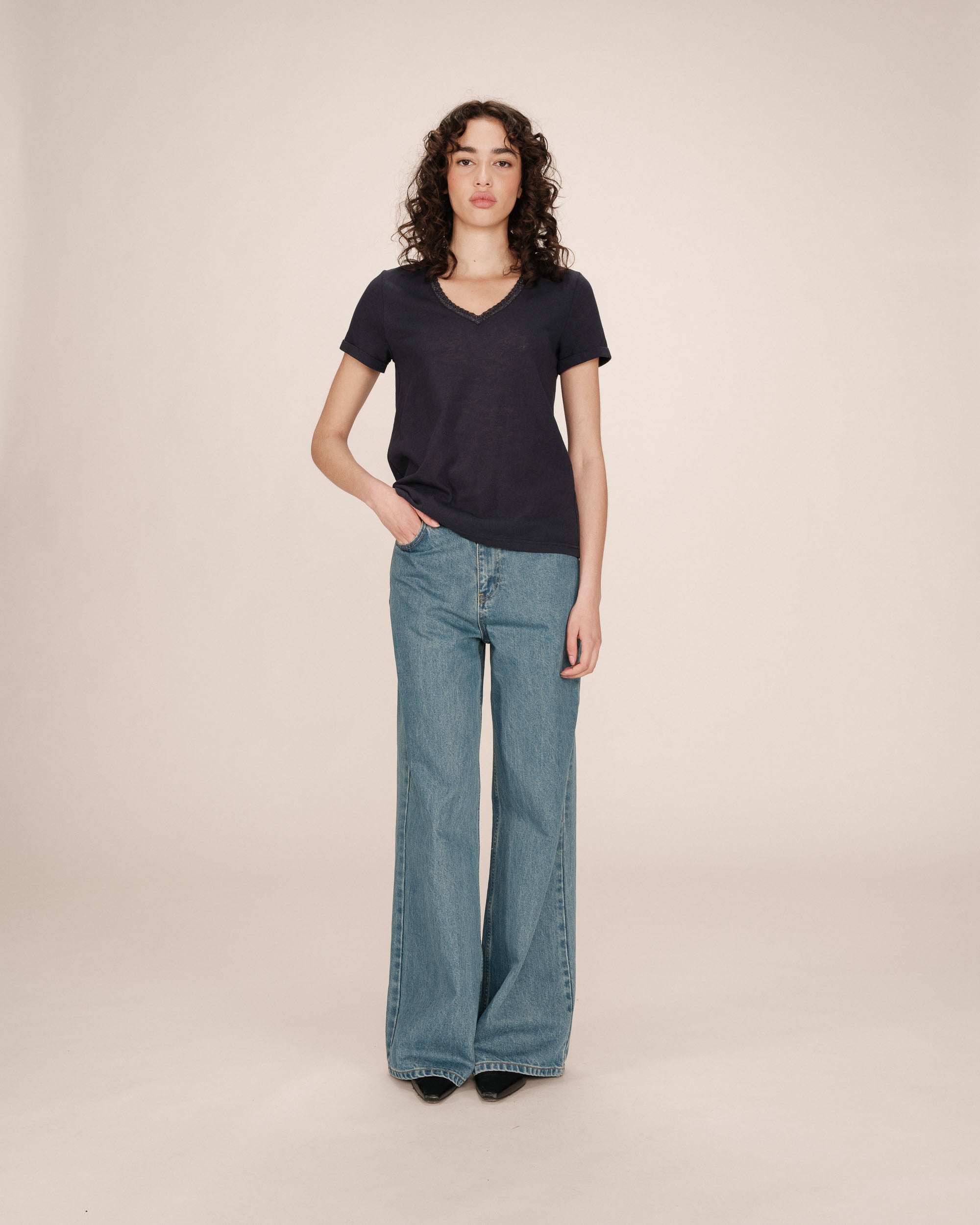 T-shirt col v en dentelle marine Space