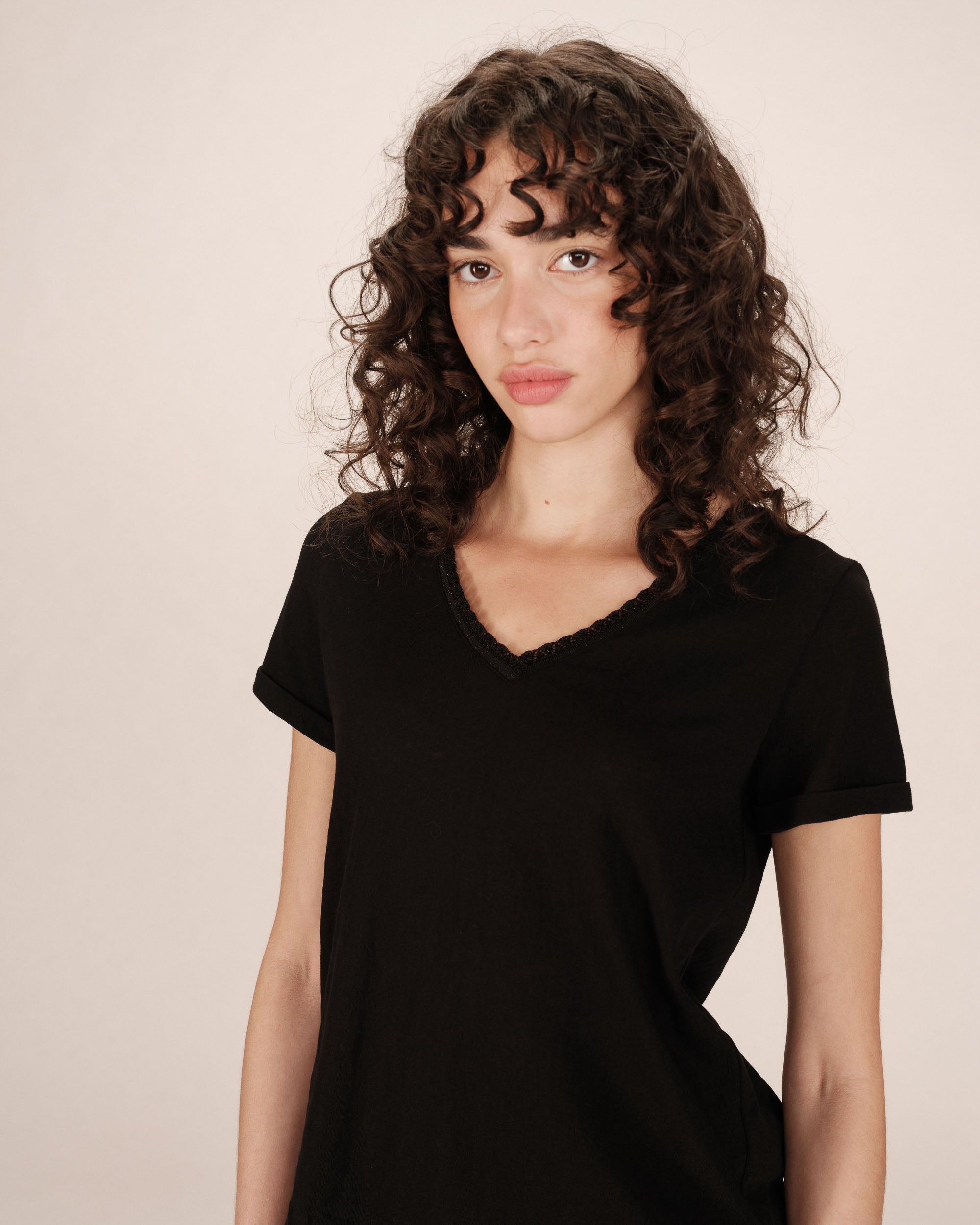 T-shirt col v en dentelle noir Space