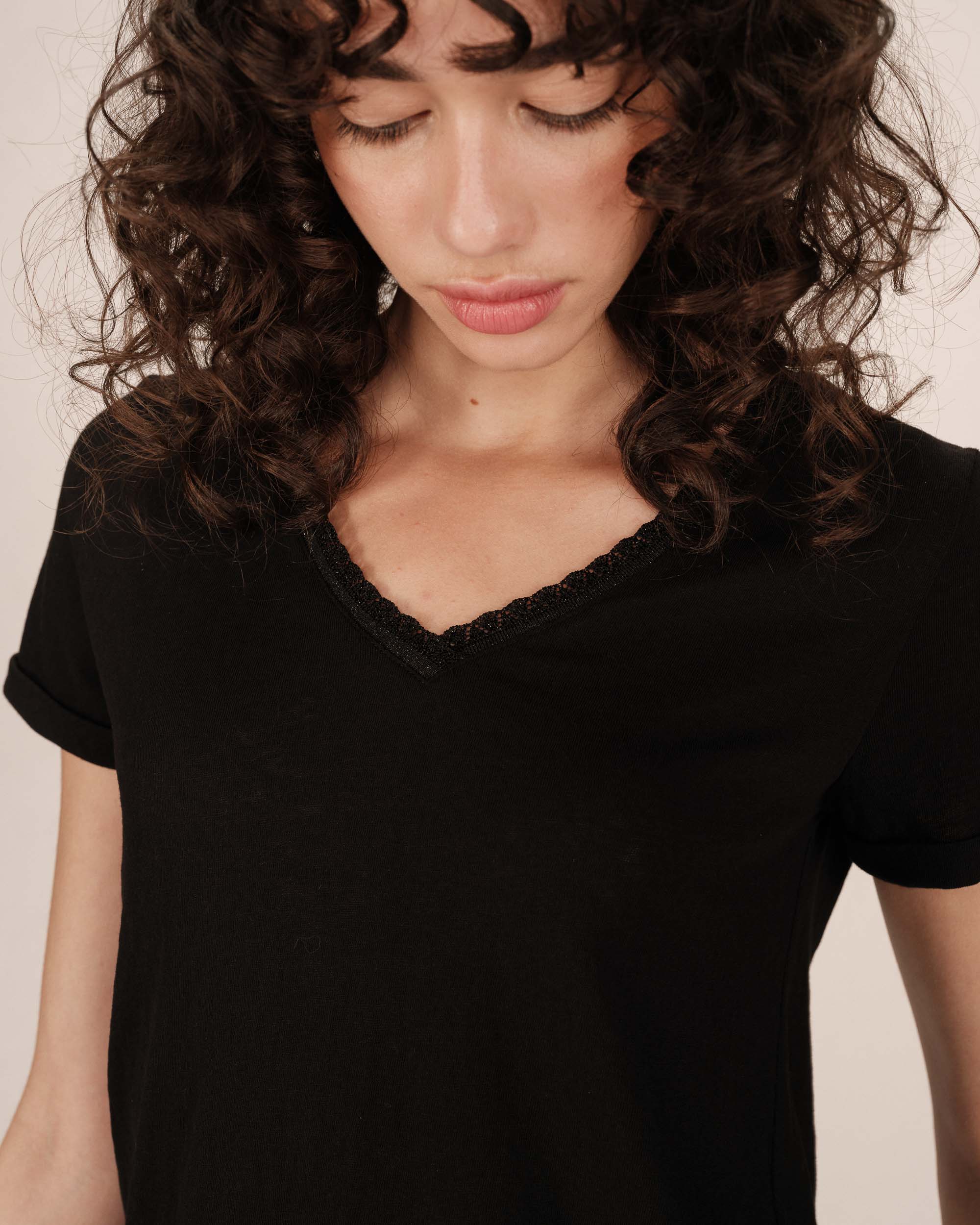 T-shirt col v en dentelle noir Space