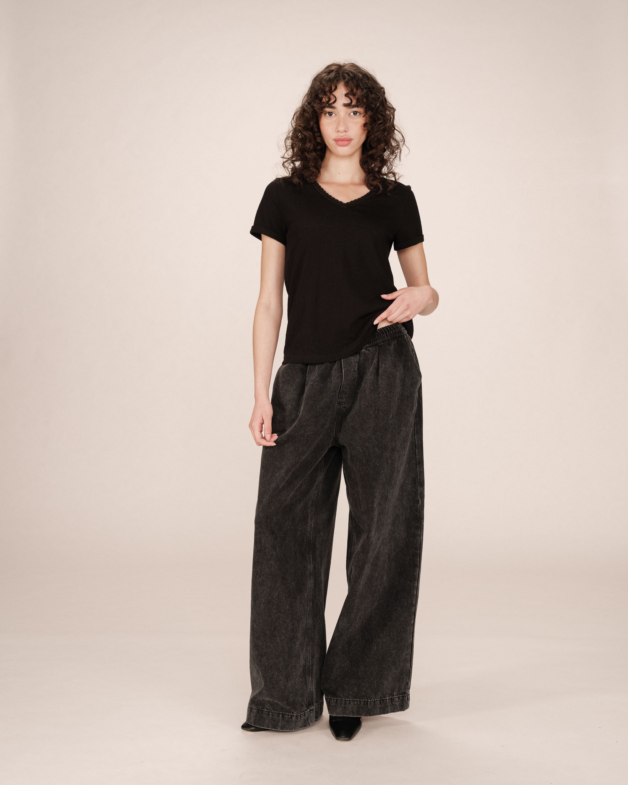 T-shirt col v en dentelle noir Space