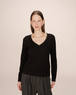 Lace v-neck t-shirt black Selton