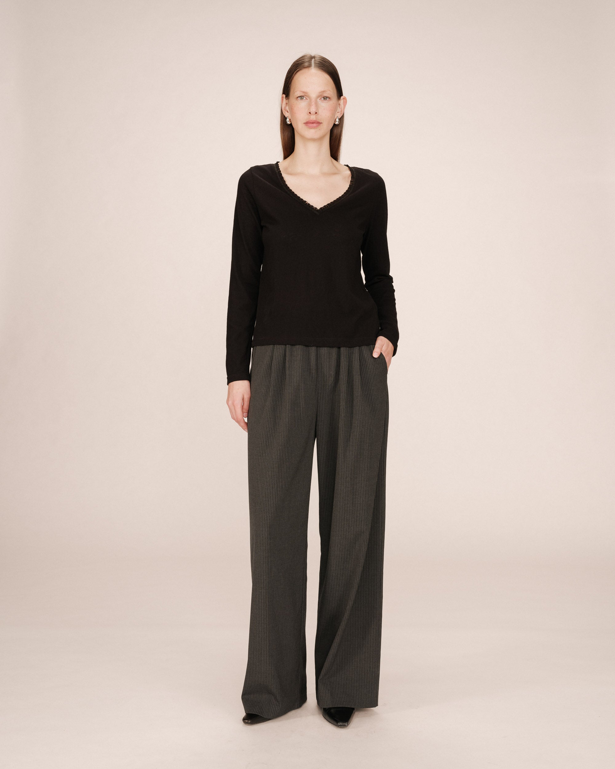 Lace v-neck t-shirt black Selton