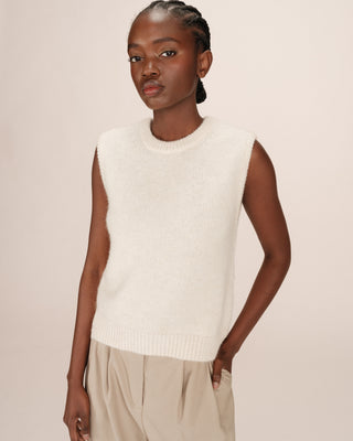 Sleeveless sweater ecru Say