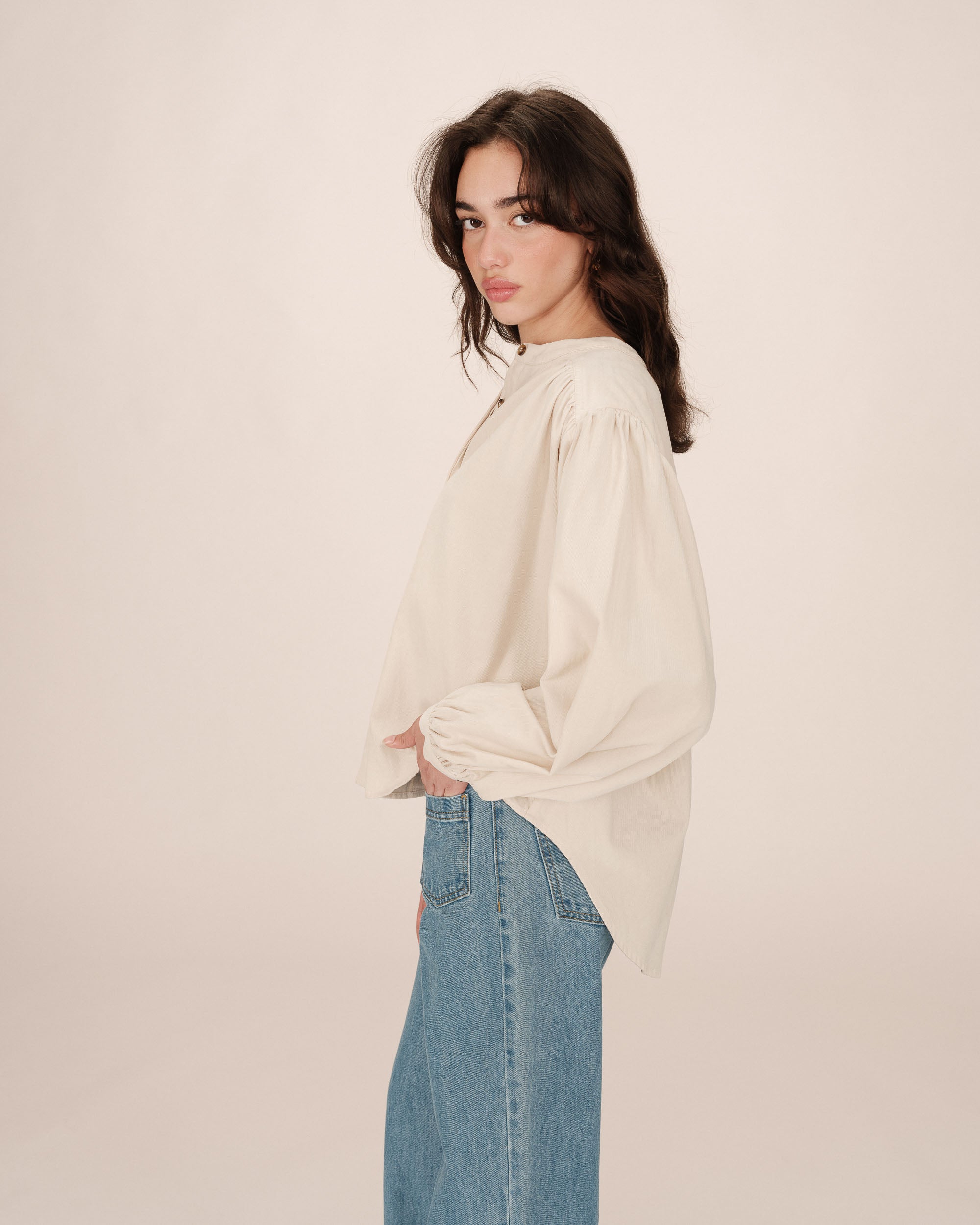 Velvet oversized blouse ecru Suri