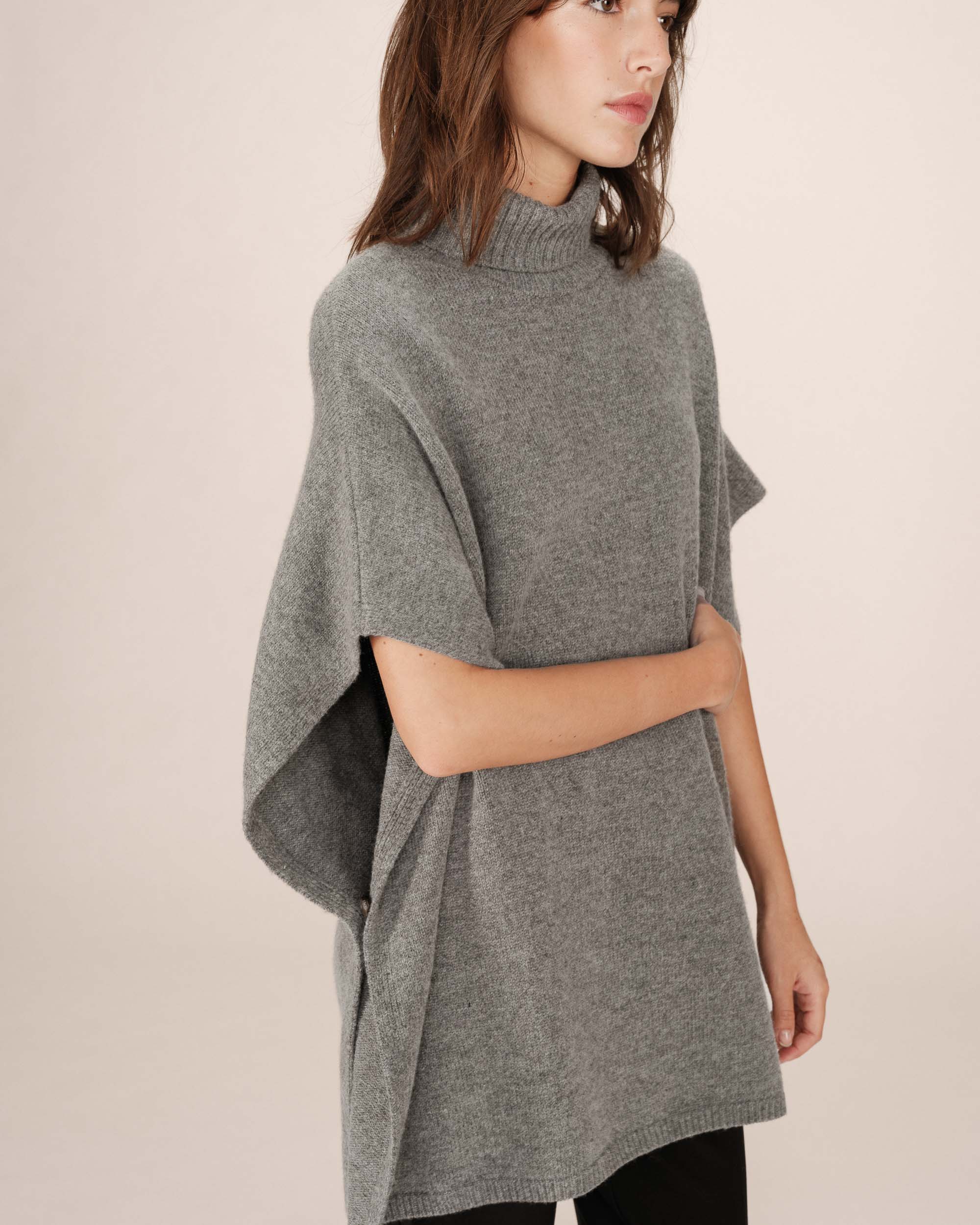 Knit poncho sweater anthracite Saison