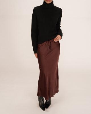 Jupe longue en satin chocolat Talmas