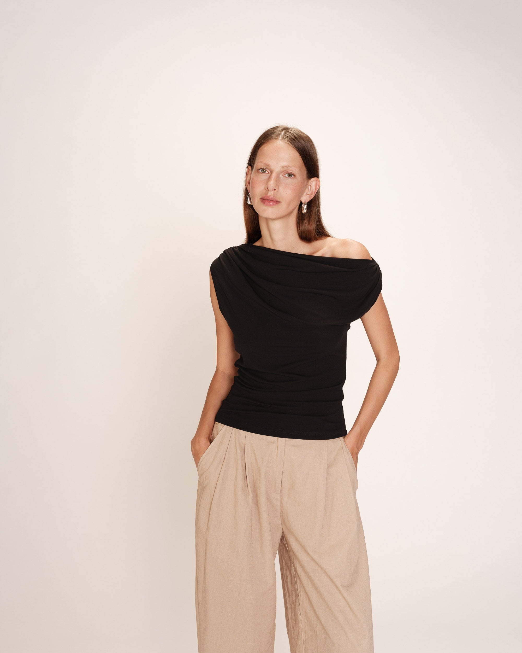 Top asymetrique drape noir Rotonde