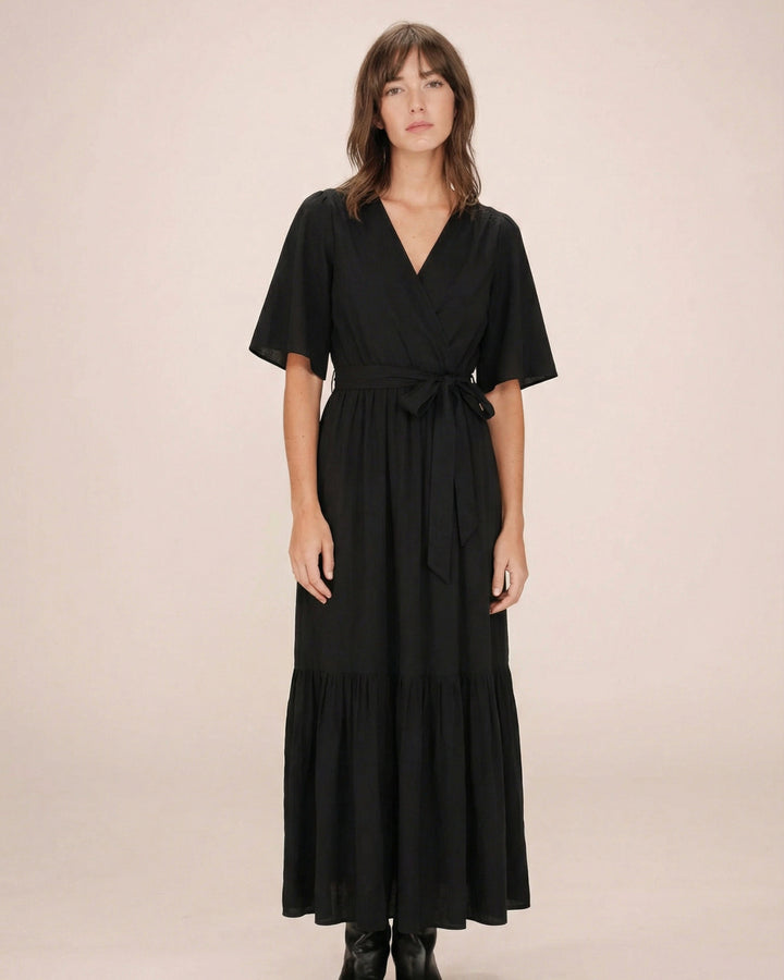 Robe longue cintré à volant noir Sequoia