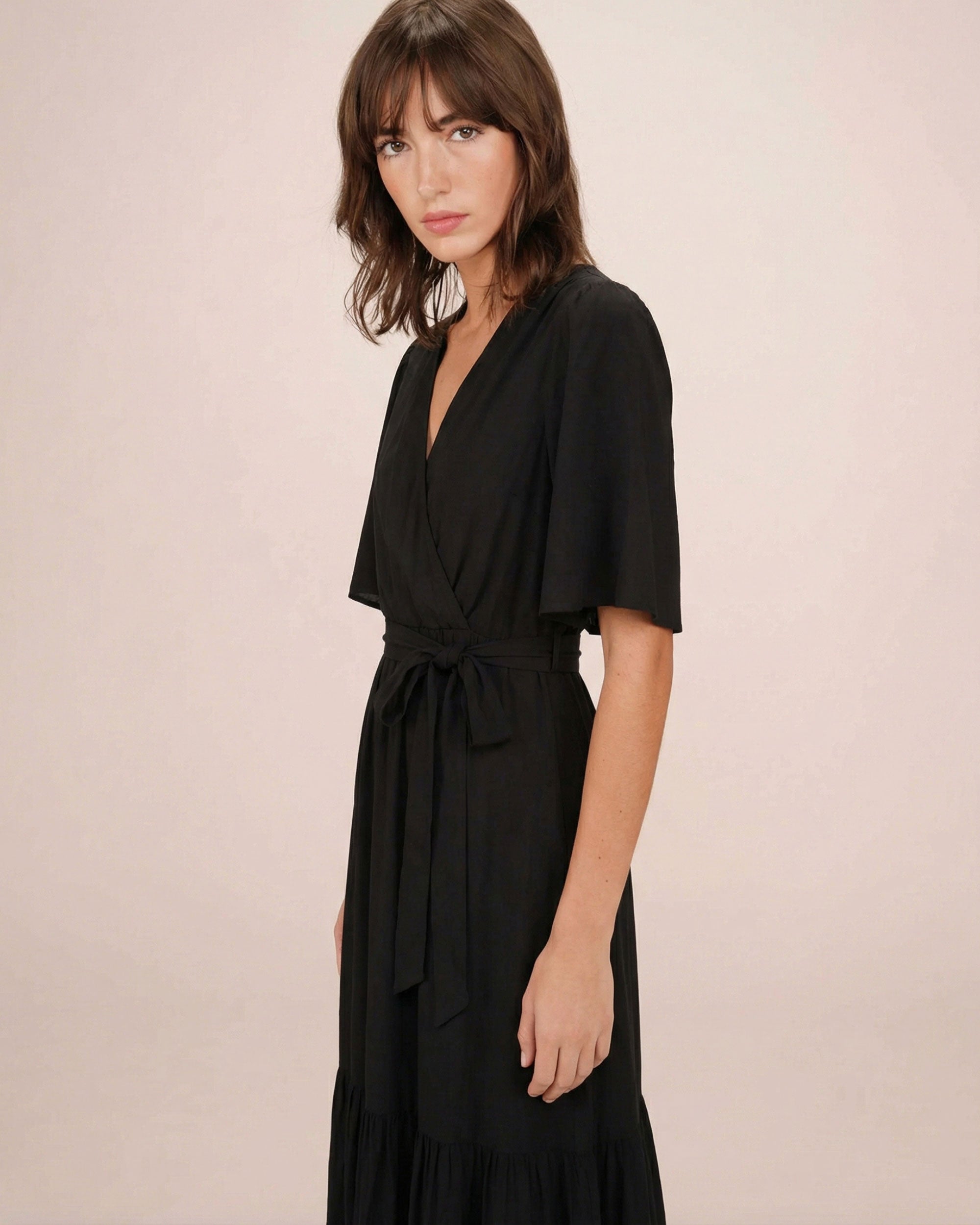 Vestido largo ajustado con volante noir Sequoia