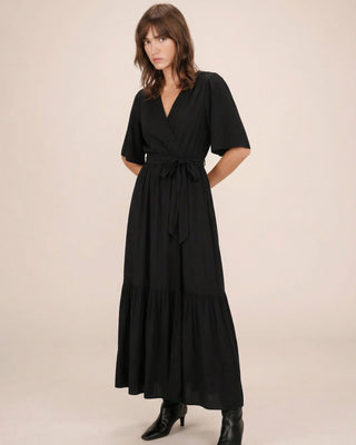 Vestido largo ajustado con volante noir Sequoia