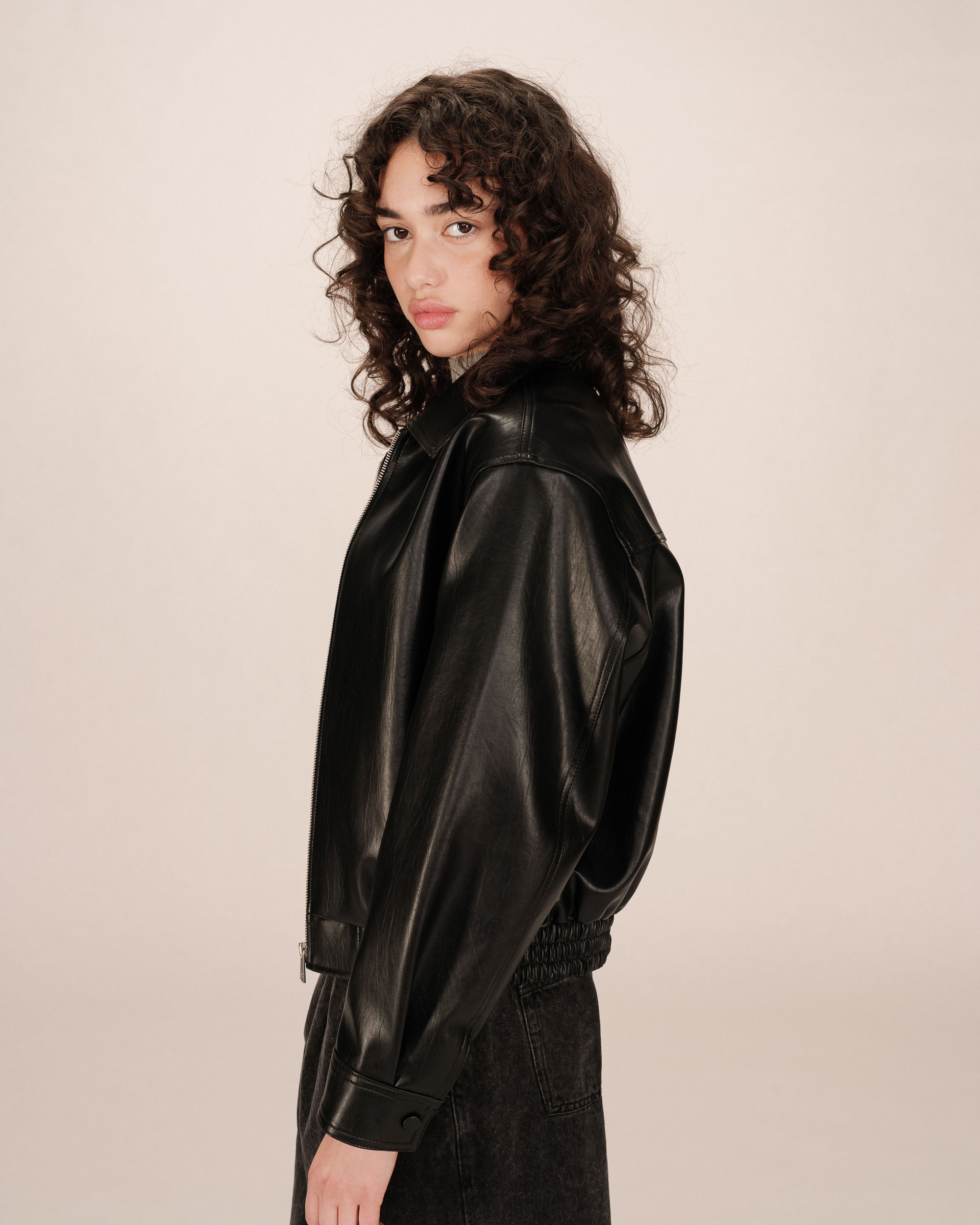 Veste en simili cuir noir Sunisa