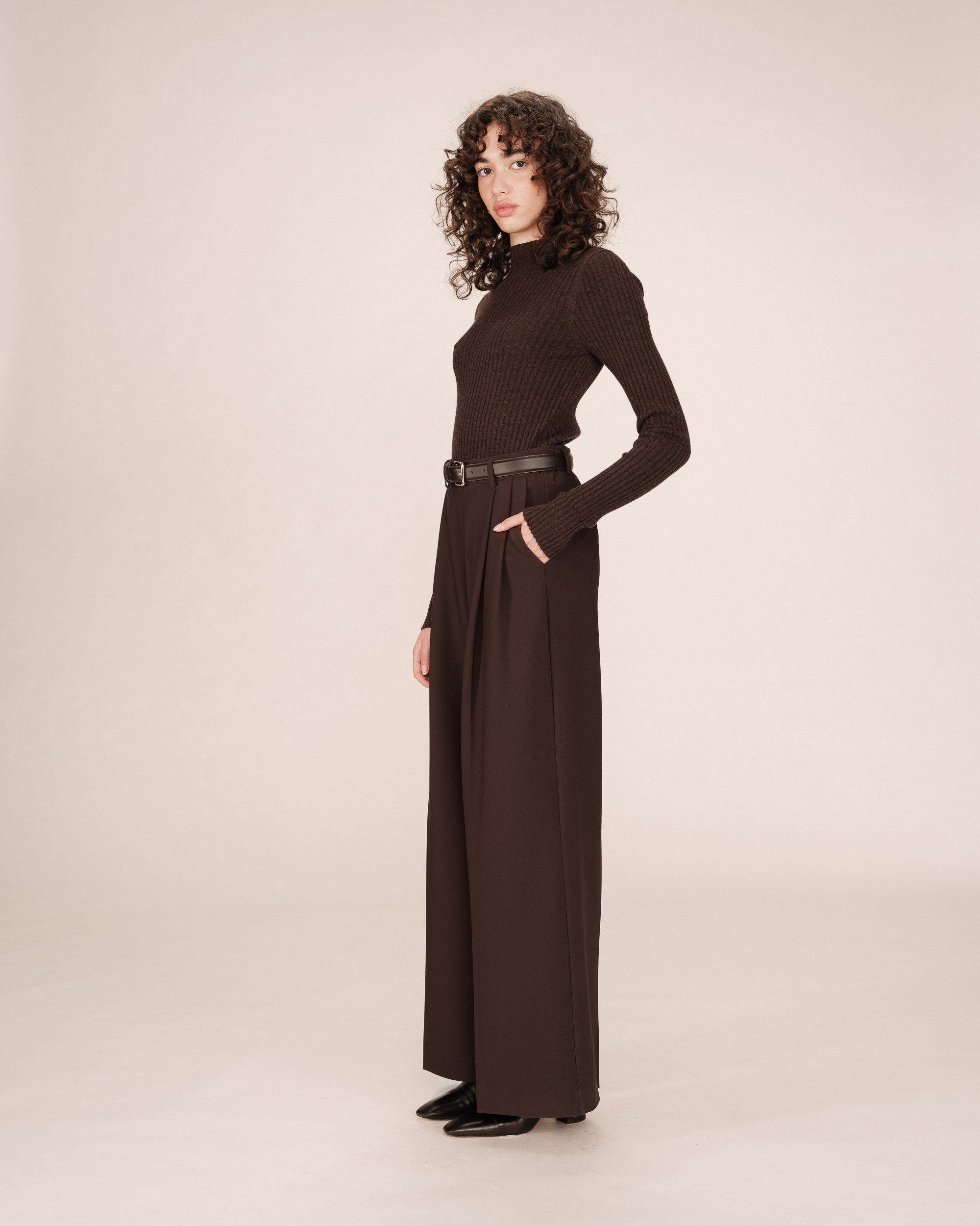 Tailored trousers chocolatee Story