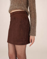 Jupe courte suedine chocolat Surprenante