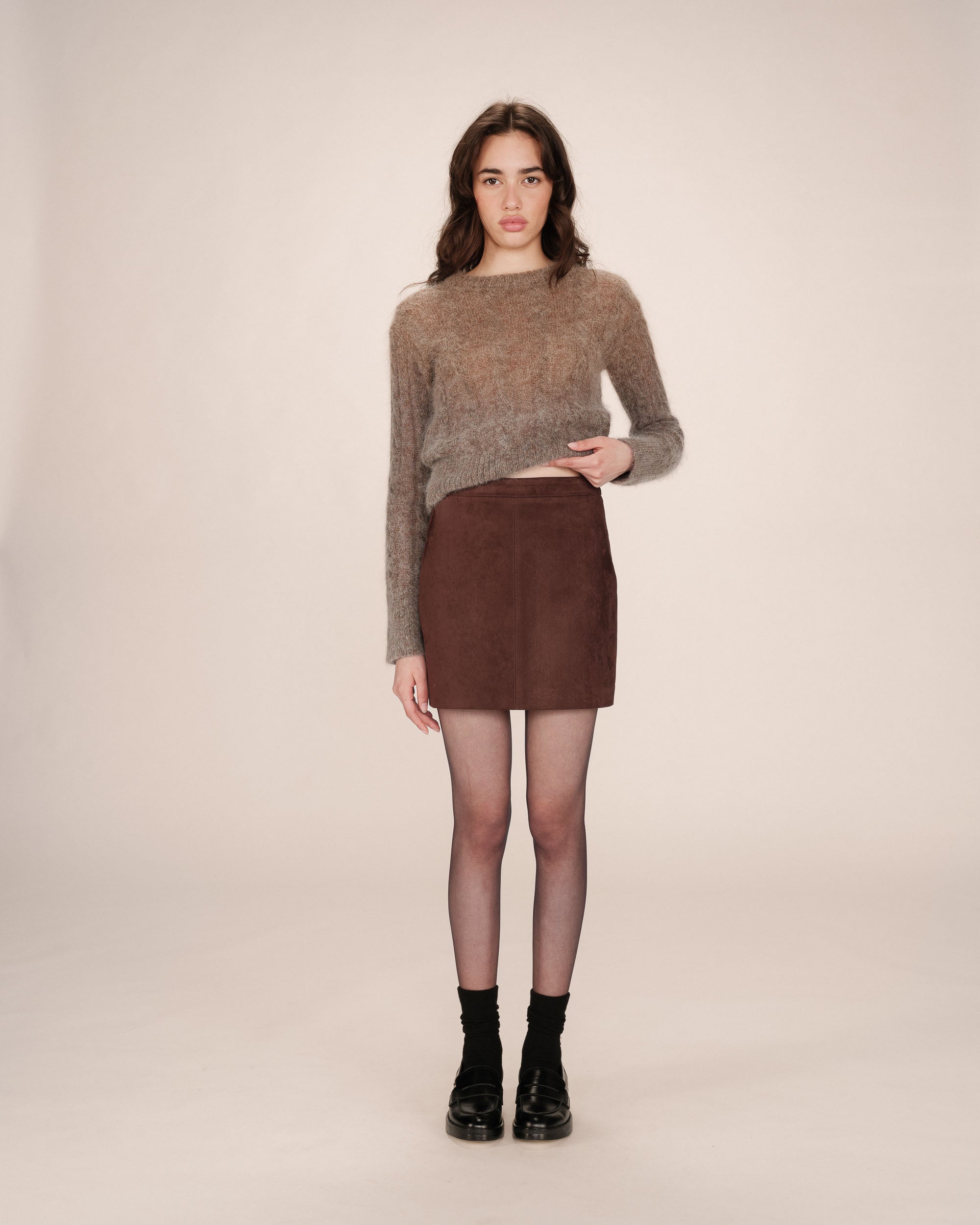 Jupe courte suedine chocolat Surprenante