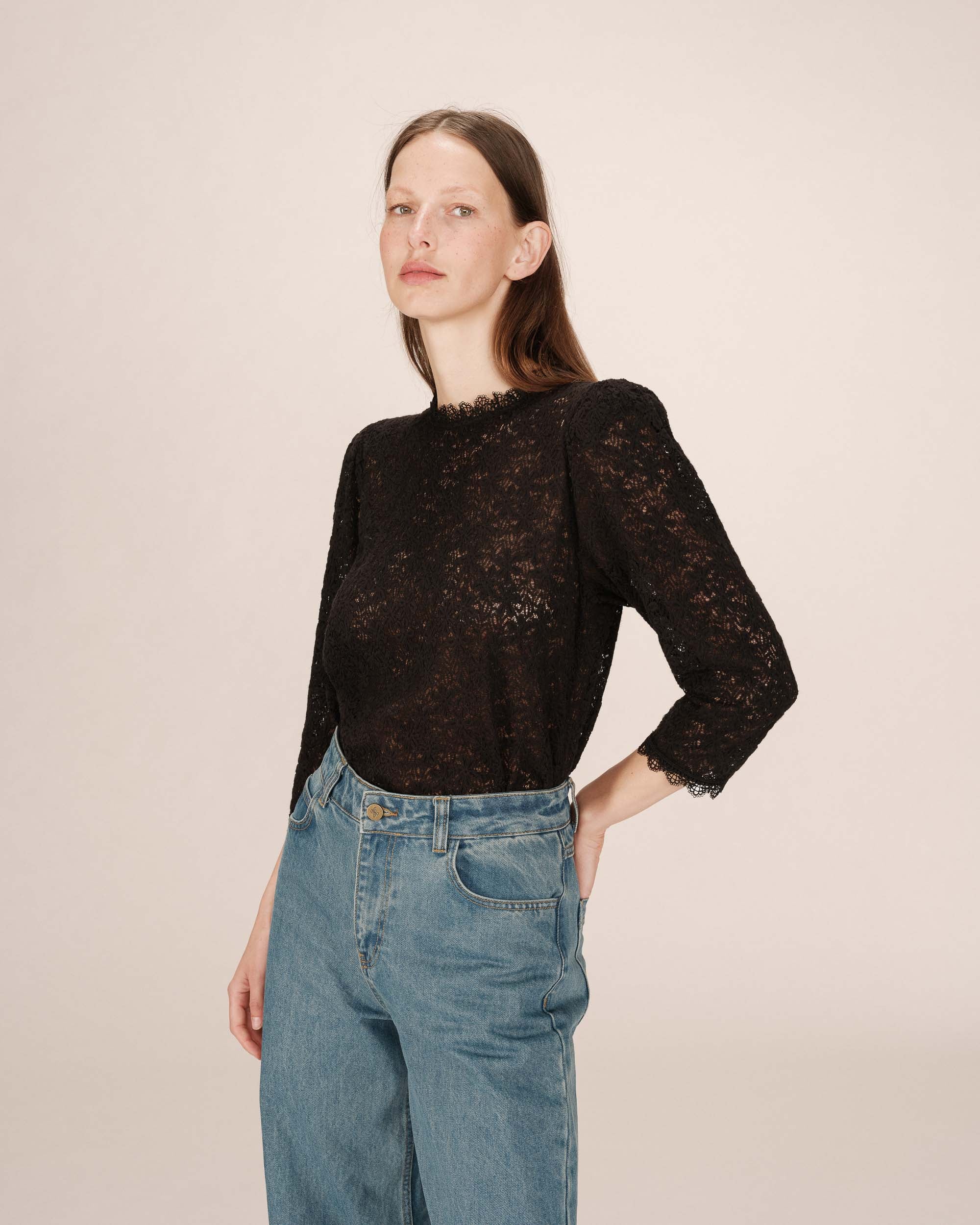 Blouse dentelle col montant noir Stella