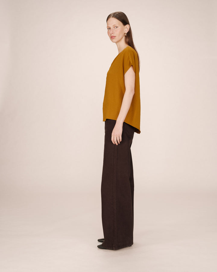 Flowy v-neck top ocre Season