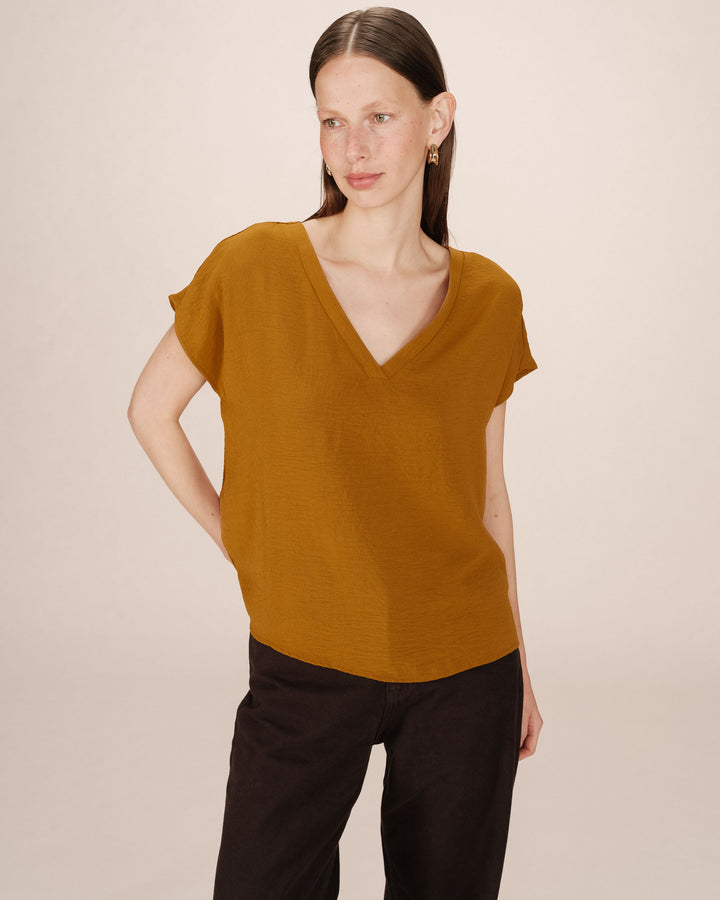 Flowy v-neck top ocre Season