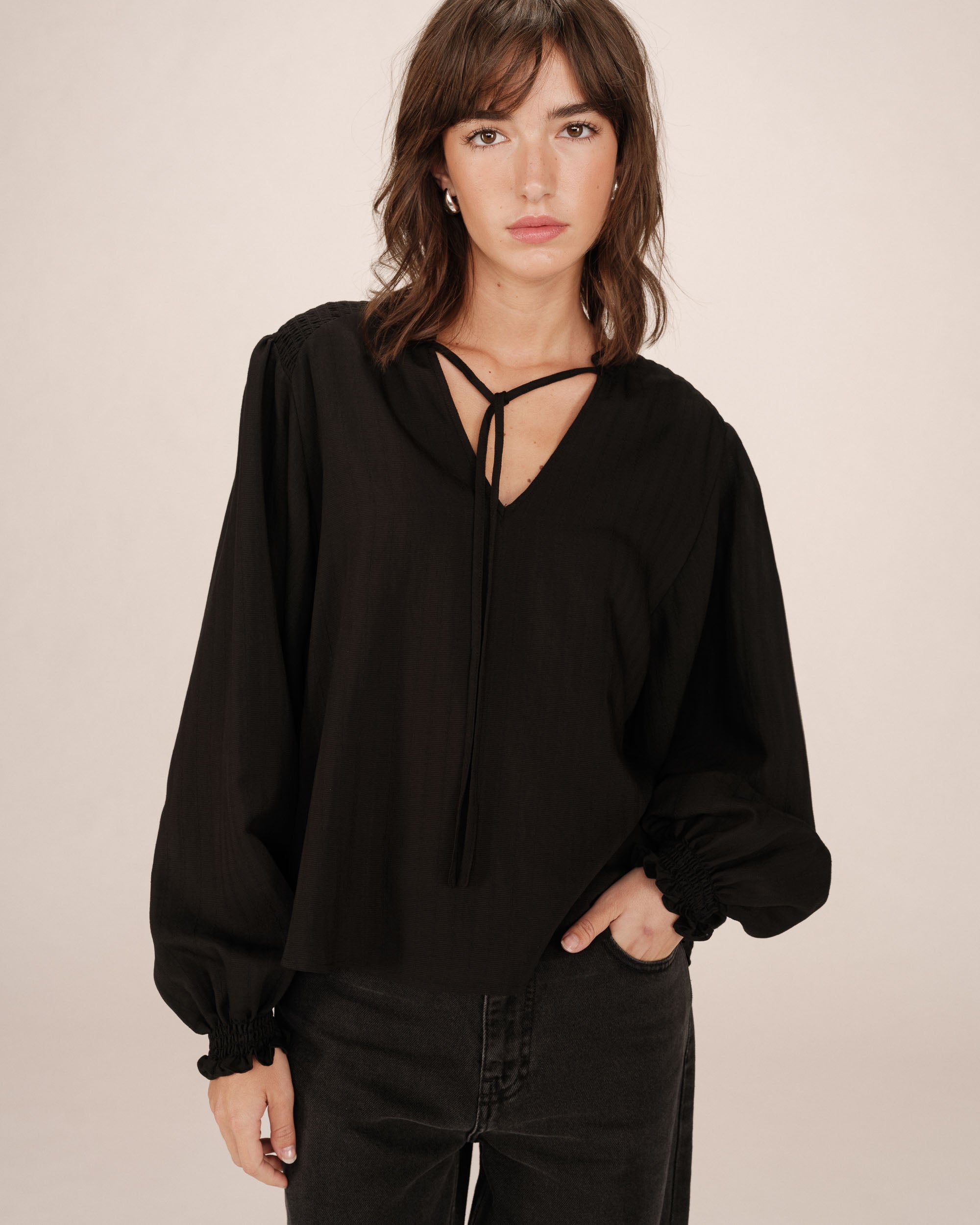 Tie-neck blouse black Serinda