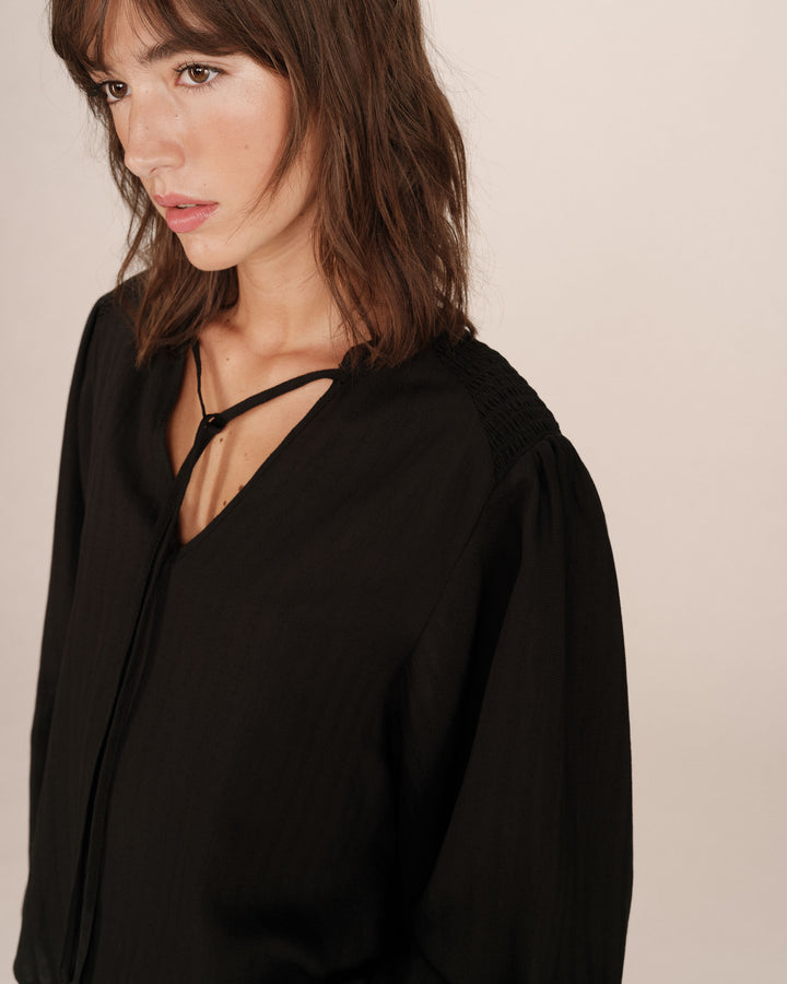 Tie-neck blouse noir Serinda