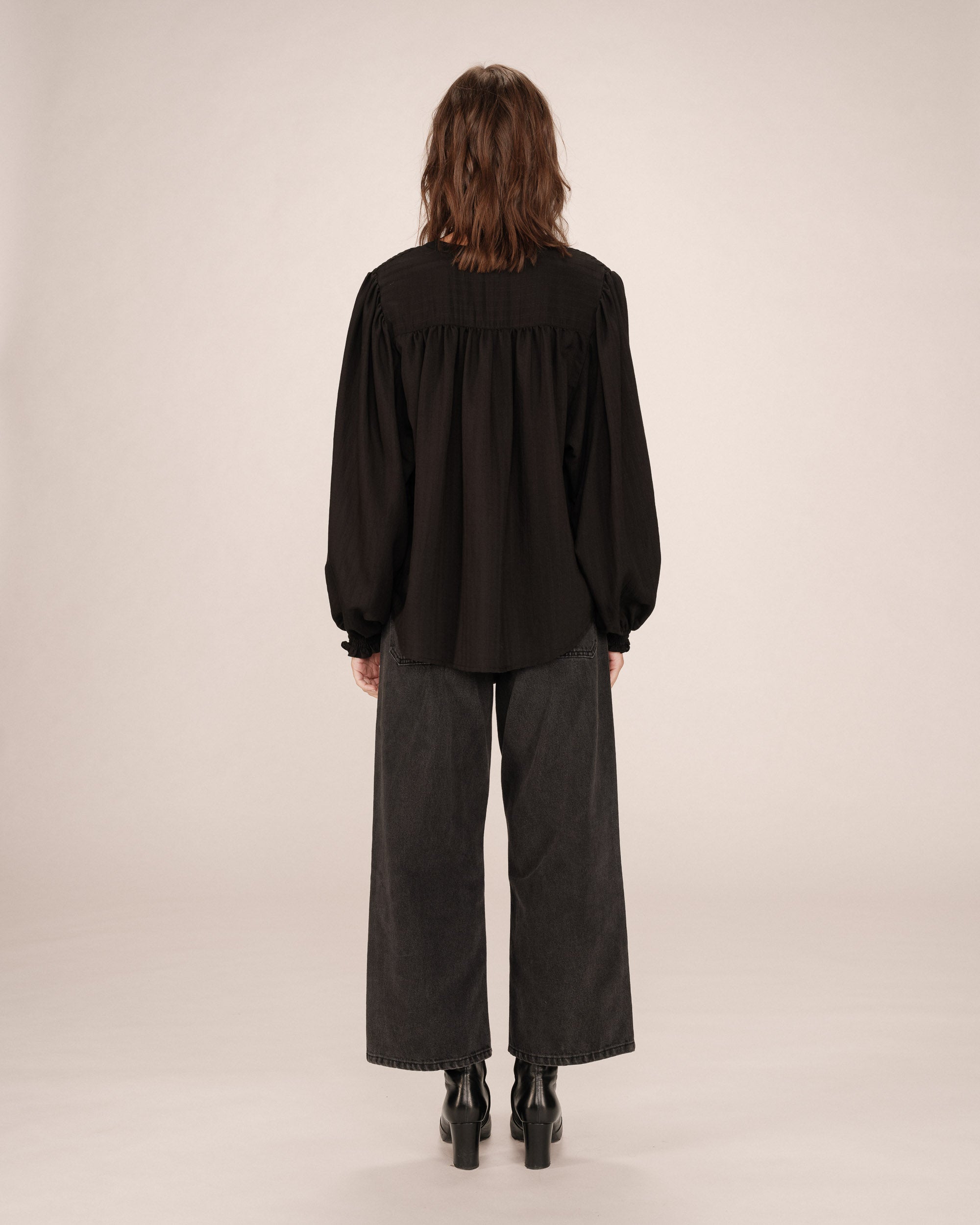 Tie-neck blouse black Serinda