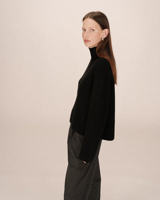 PULL NOIR SAGAN