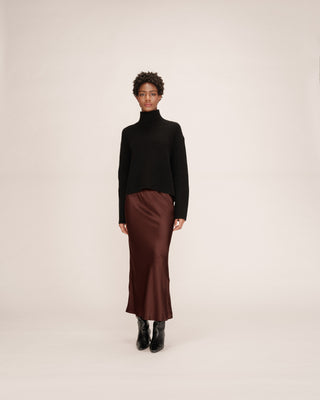 Jupe longue en satin chocolat Talmas