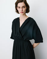 Robe longue évasée col V croisé noir Amelia