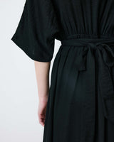 Robe longue évasée col V croisé noir Amelia