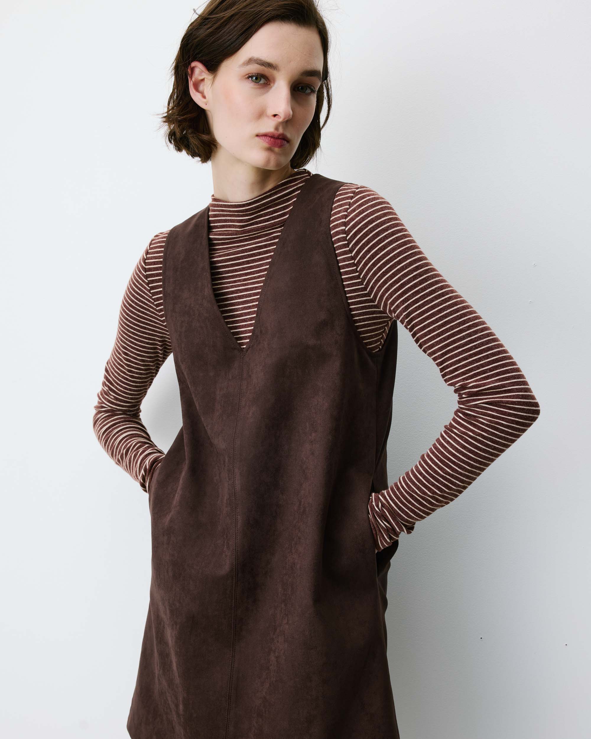 Robe courte sans manches en suédine chocolat Anaya