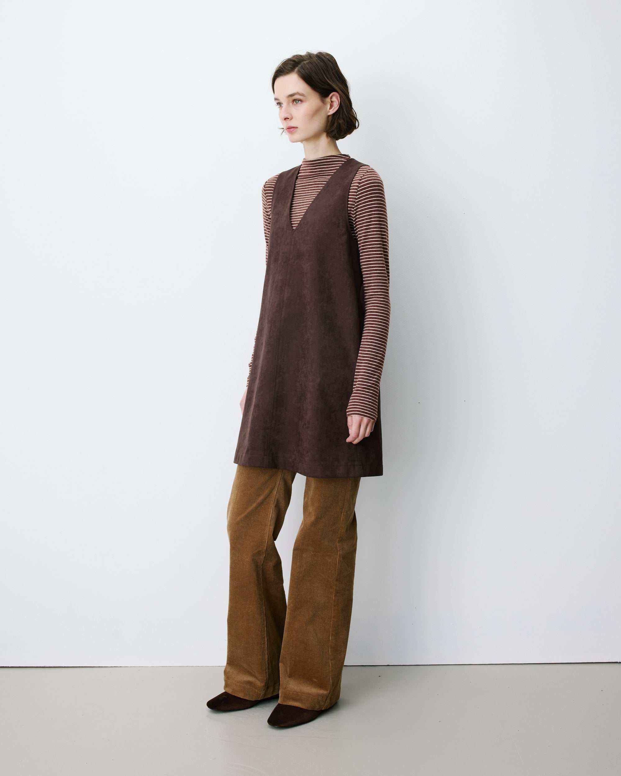 Robe courte sans manches en suédine chocolat Anaya
