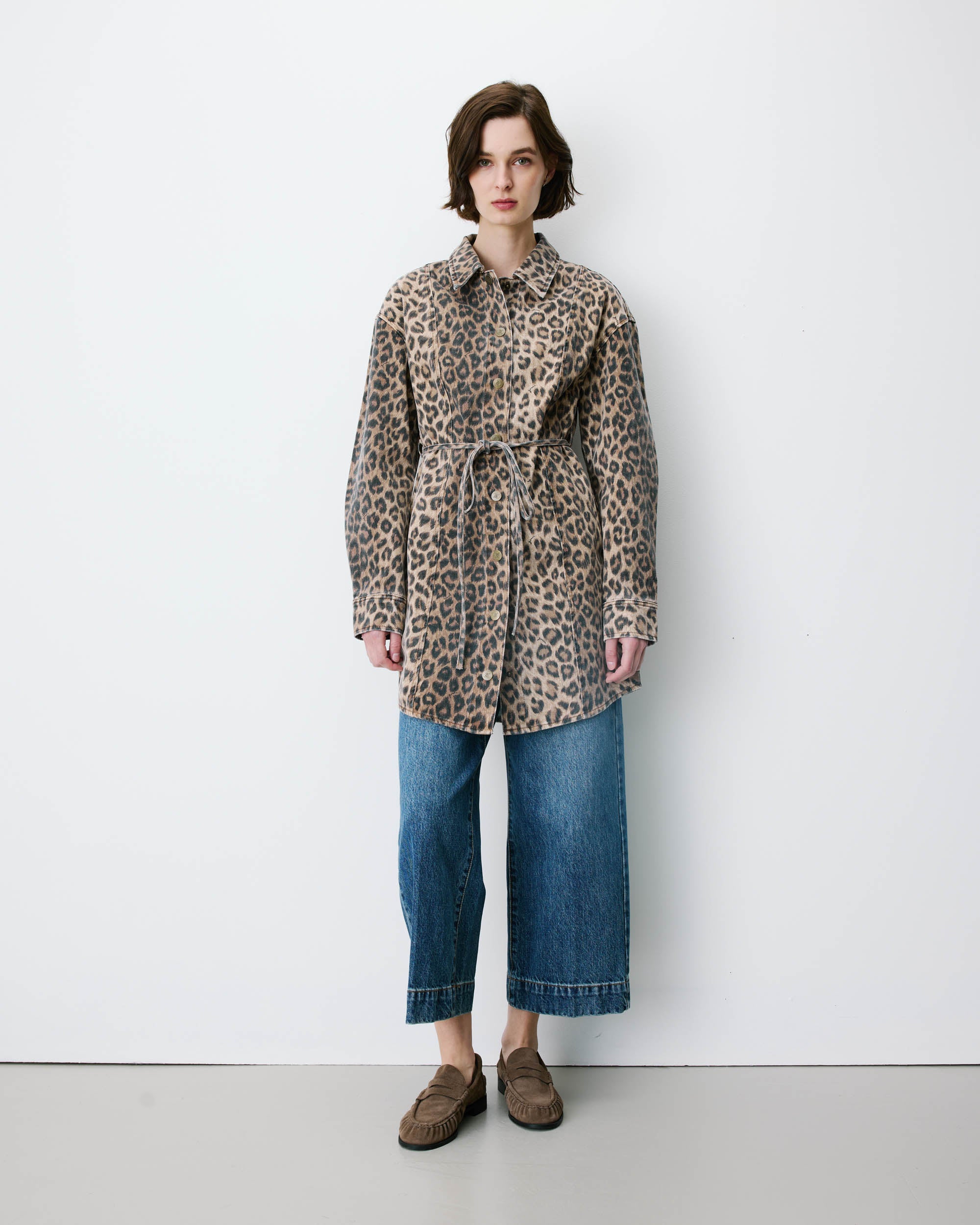Robe chemise courte en denim à motif leo Alizee