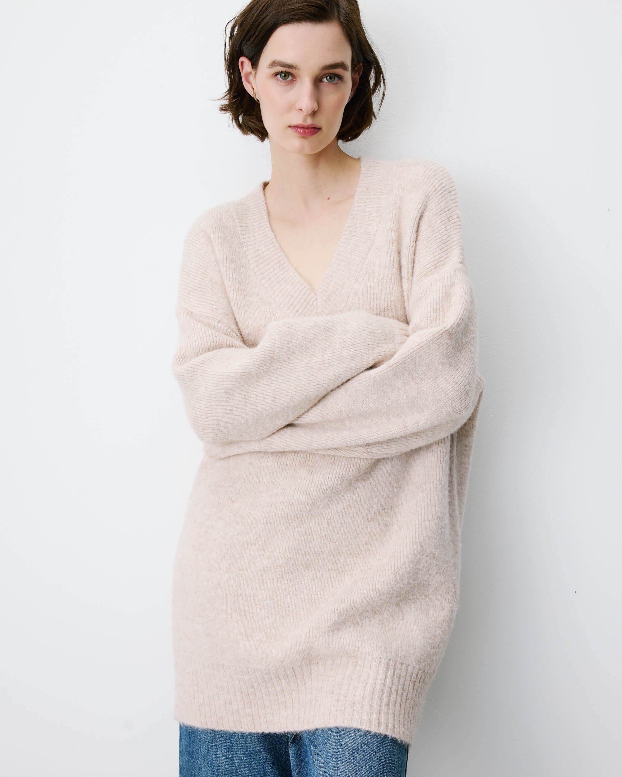 Vestido corto de punto oversize beige Airina