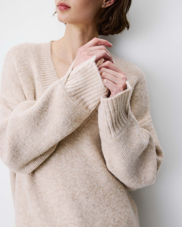 Vestido corto de punto oversize beige Airina