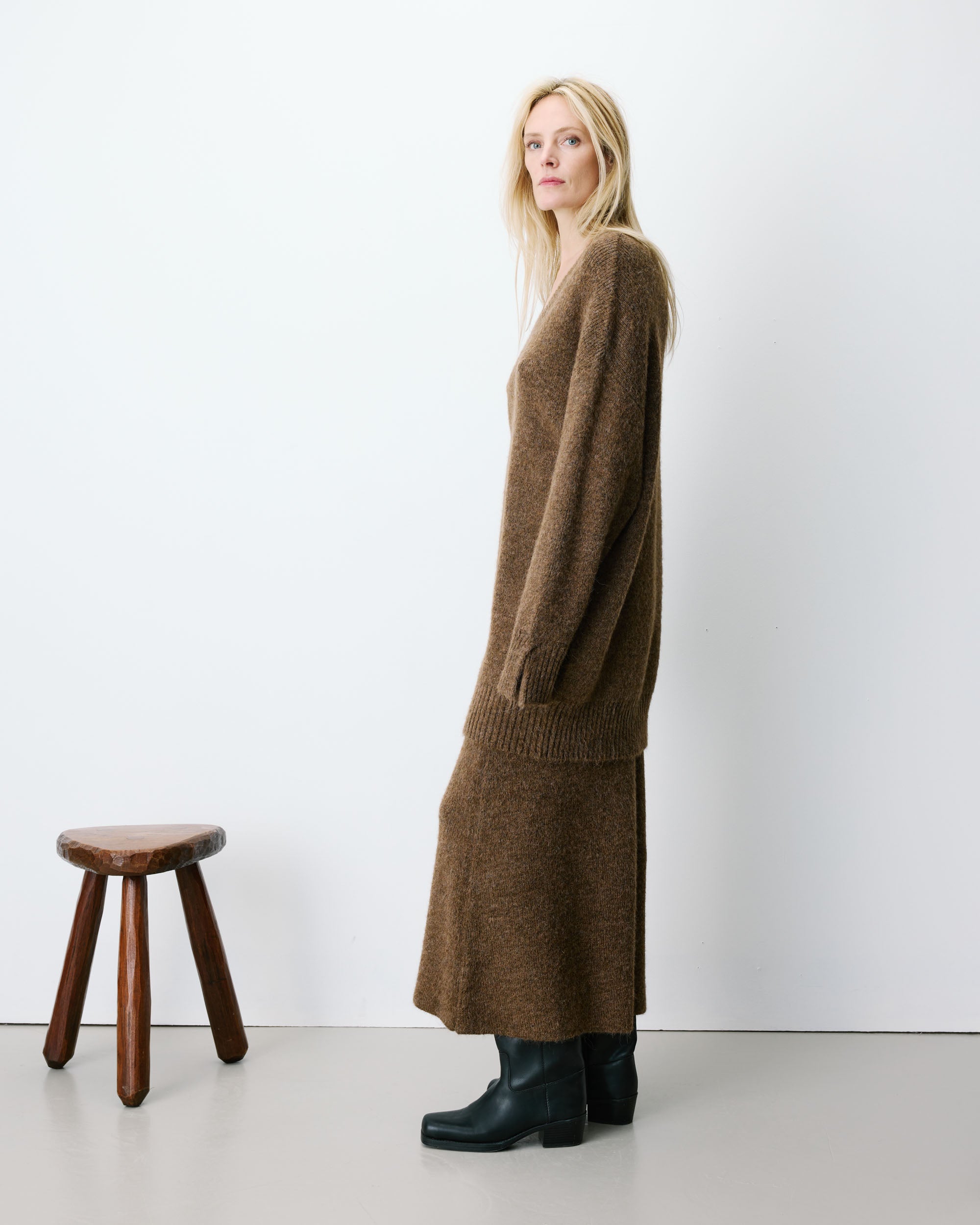 Vestido corto de punto oversize chocolat Airina