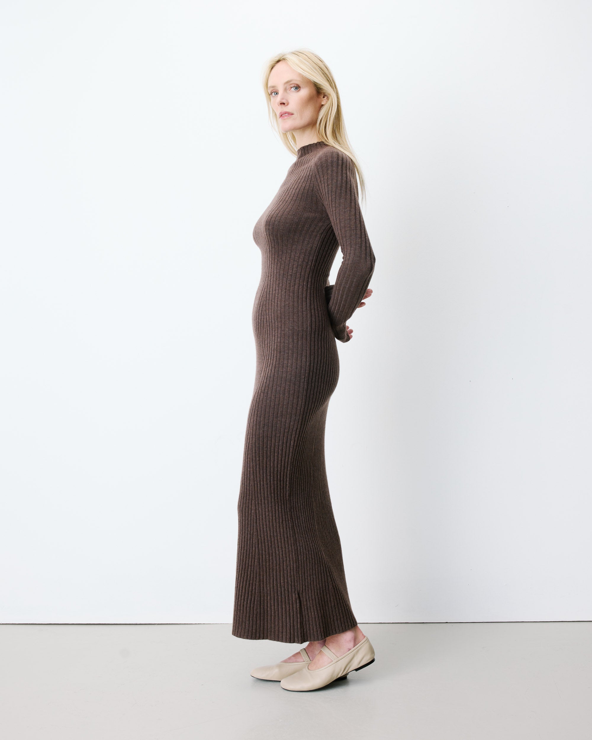 Vestido largo de punto chocolat Alexandra