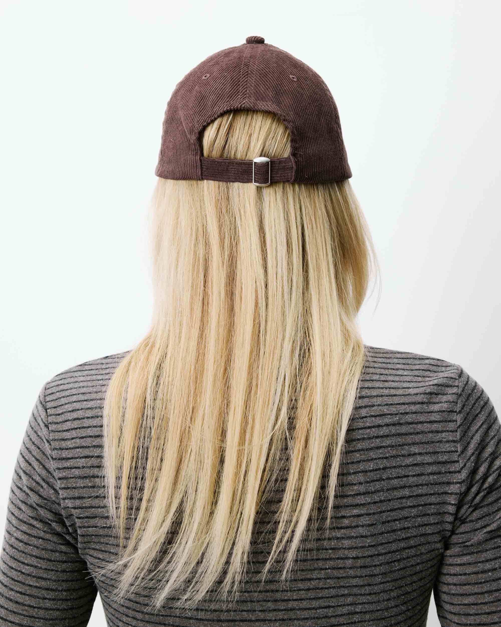 Casquette en velours côtelé logo chocolat Alona
