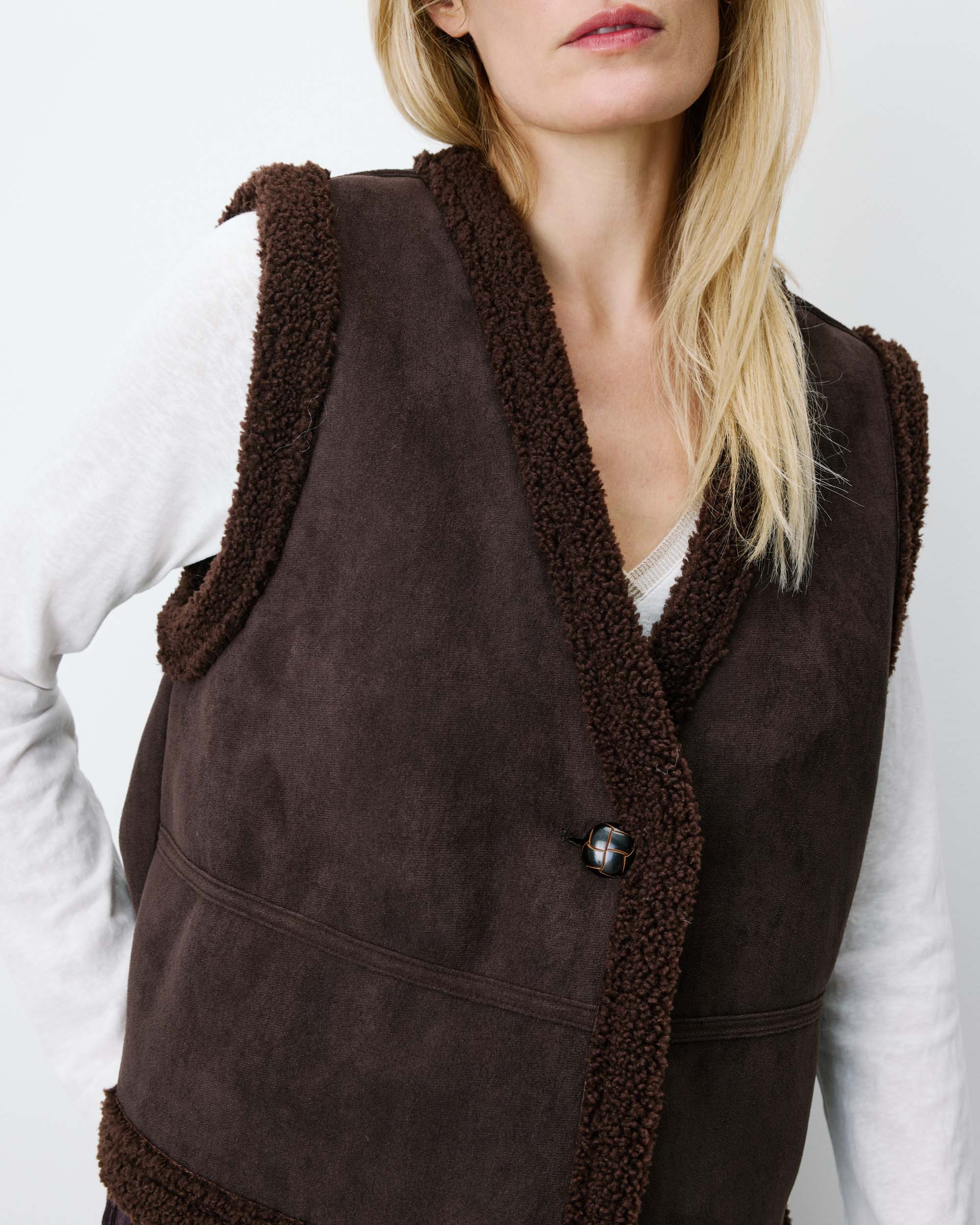 Sleeveless faux-shearling vest chocolat Anya