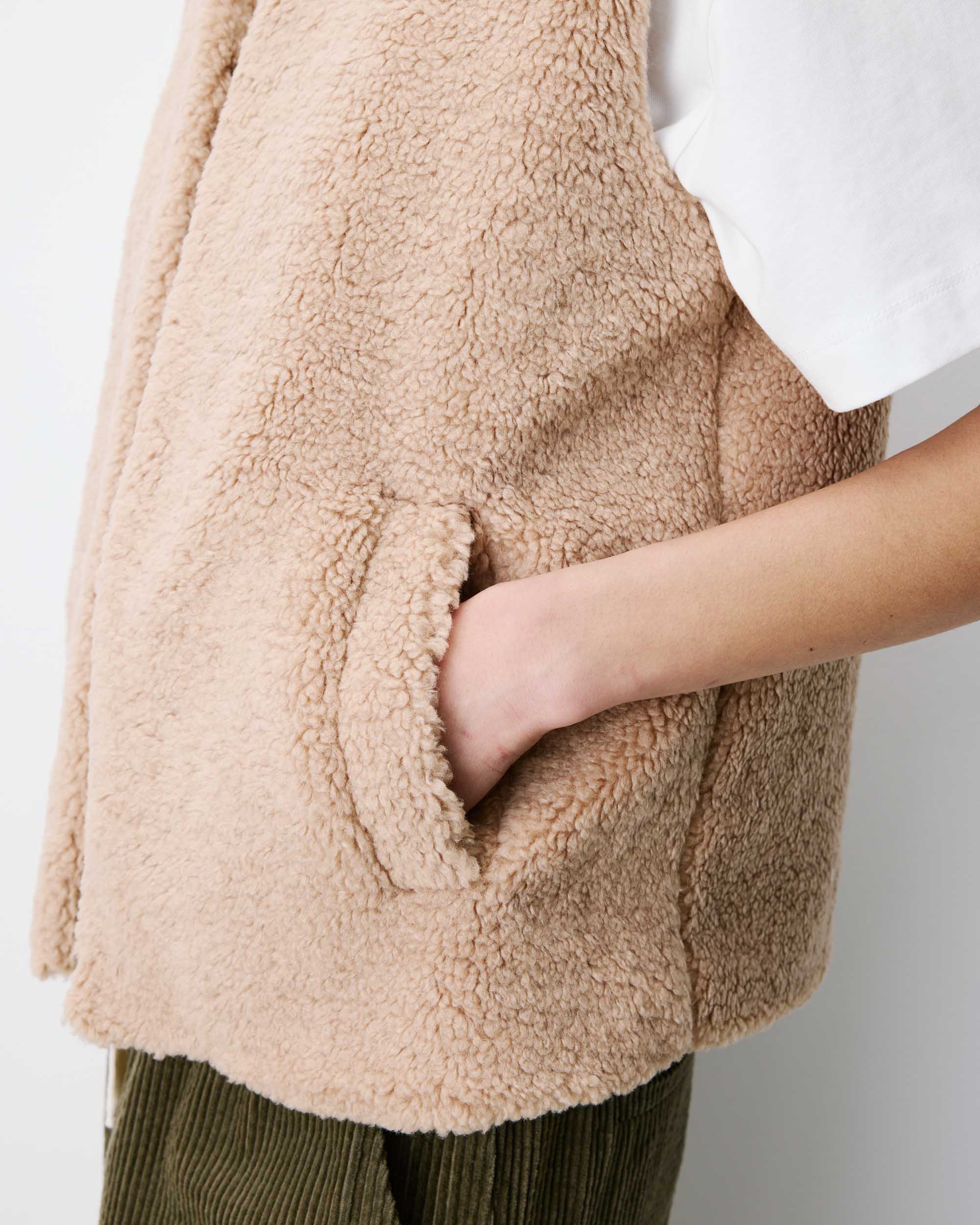 Veste sans manches en fausse shearling beige Avery