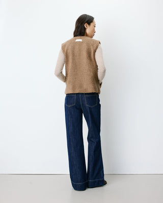 Veste sans manches en fausse shearling taupe Avery