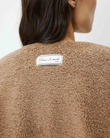 Veste sans manches en fausse shearling taupe Avery