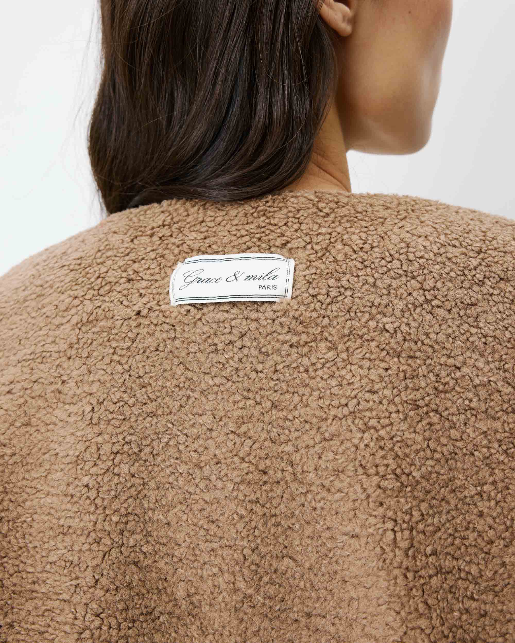 Veste sans manches en fausse shearling taupe Avery