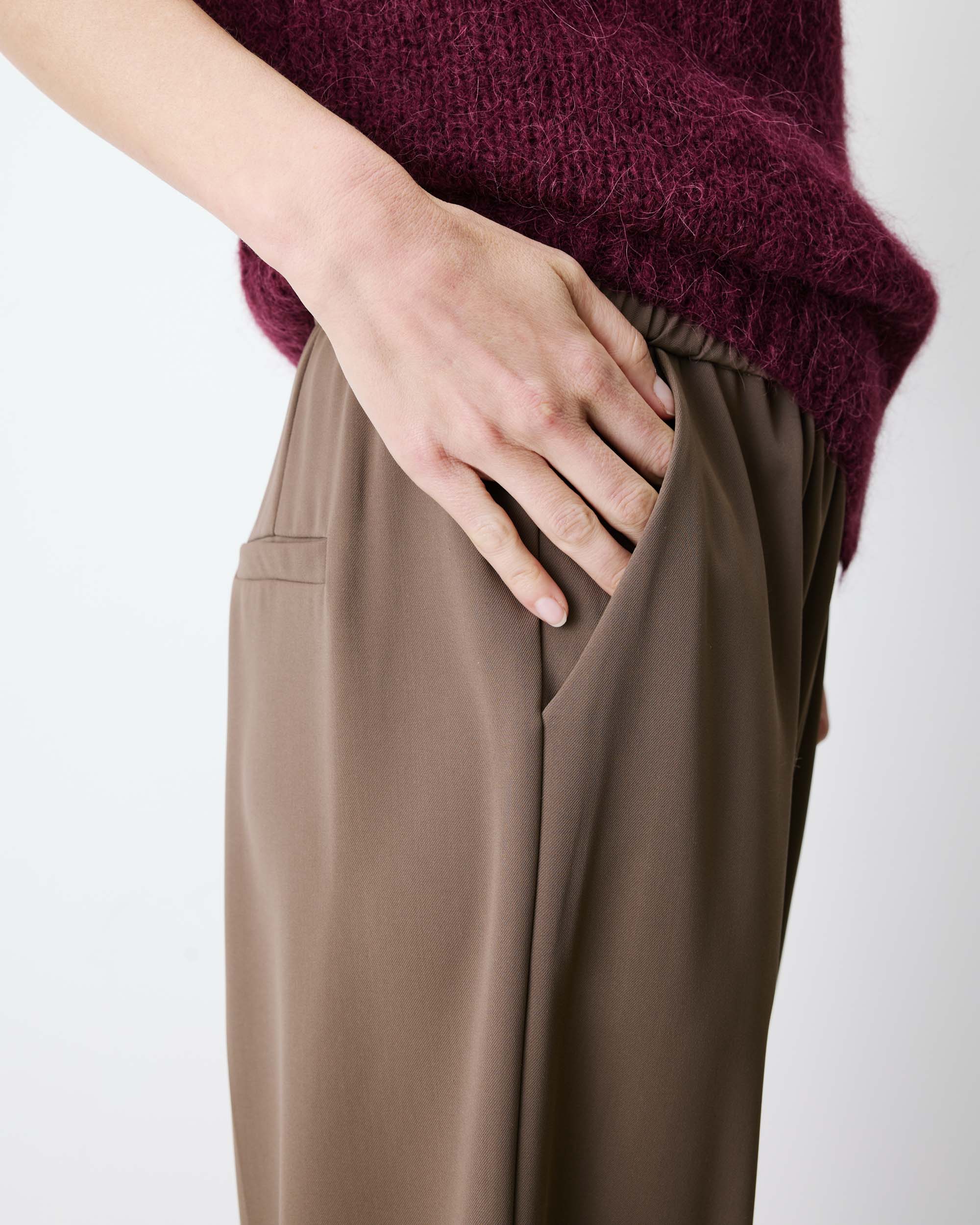 Pantalón amplio fluido con tiro medio taupe Noblesse