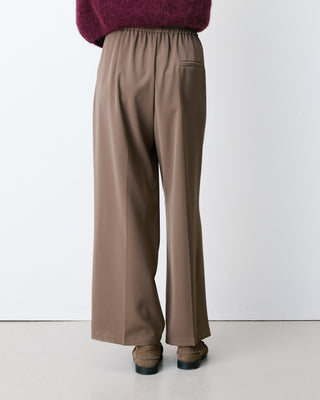Pantalón amplio fluido con tiro medio taupe Noblesse
